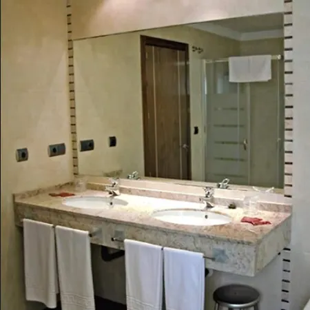 Hotel Dolmenes 3*